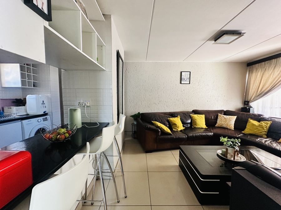 2 Bedroom Property for Sale in Meredale Gauteng
