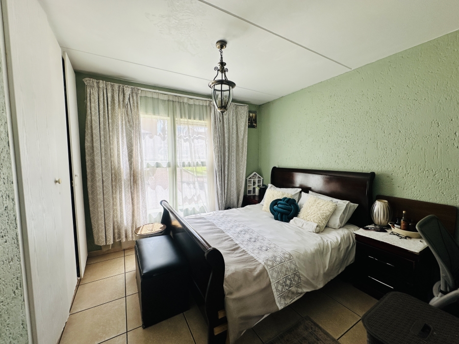 2 Bedroom Property for Sale in Meredale Gauteng