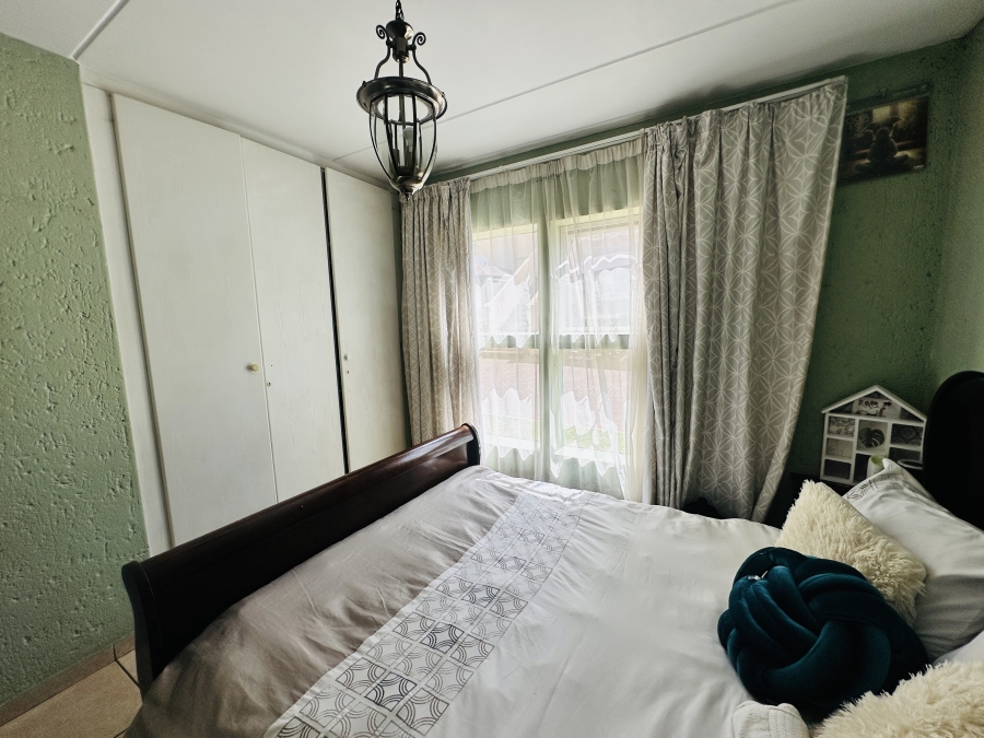 2 Bedroom Property for Sale in Meredale Gauteng
