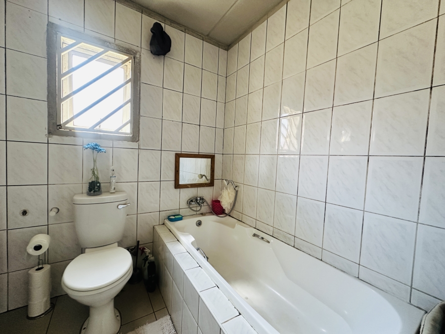 2 Bedroom Property for Sale in Meredale Gauteng