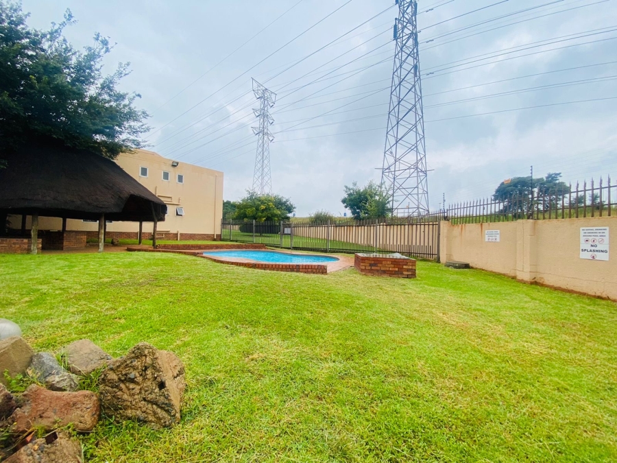 2 Bedroom Property for Sale in Meredale Gauteng