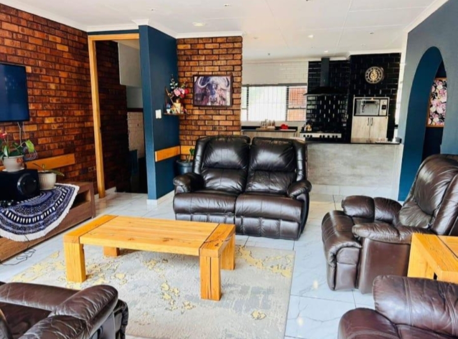 4 Bedroom Property for Sale in Glenvista Gauteng