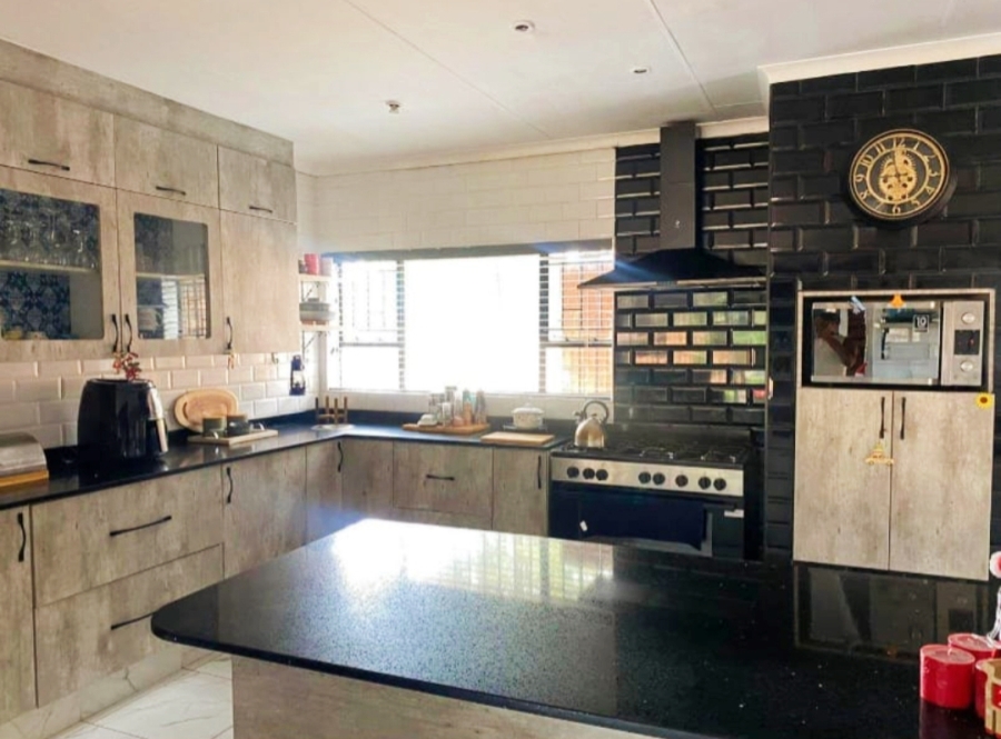 4 Bedroom Property for Sale in Glenvista Gauteng