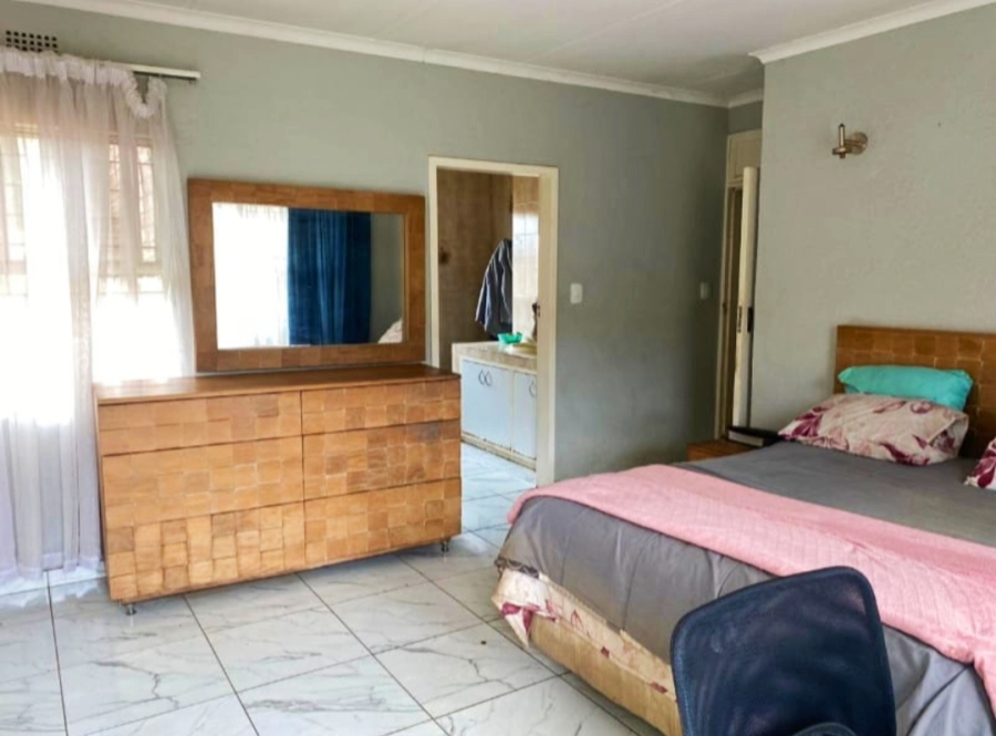 4 Bedroom Property for Sale in Glenvista Gauteng