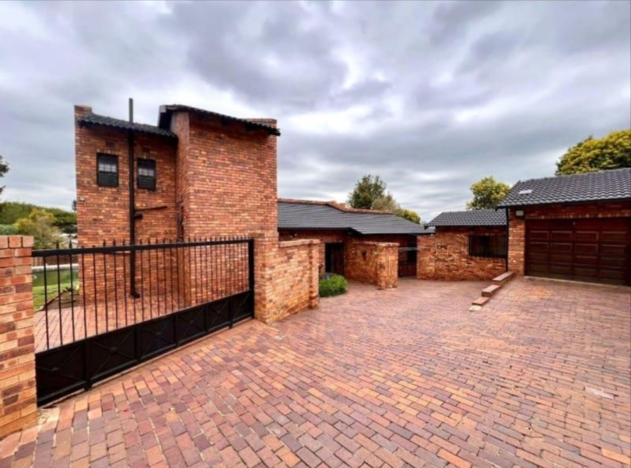 4 Bedroom Property for Sale in Glenvista Gauteng