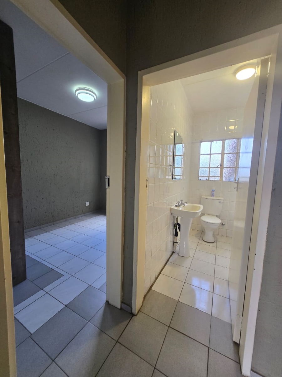 2 Bedroom Property for Sale in Bartlett Gauteng