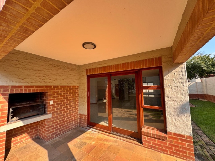 3 Bedroom Property for Sale in Candlewoods Country Estate Gauteng