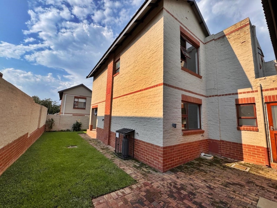 3 Bedroom Property for Sale in Candlewoods Country Estate Gauteng