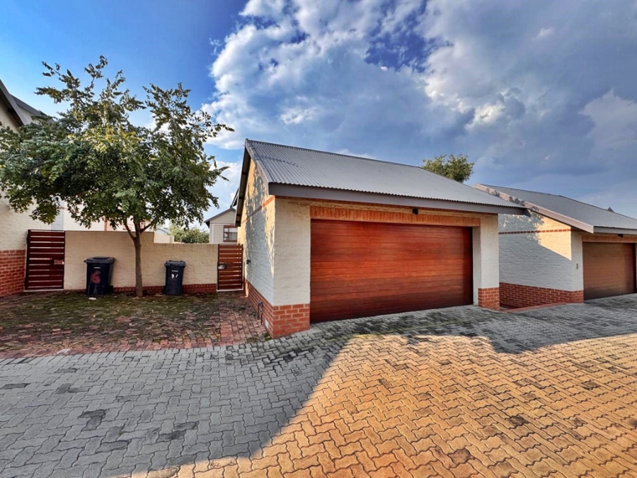 3 Bedroom Property for Sale in Candlewoods Country Estate Gauteng