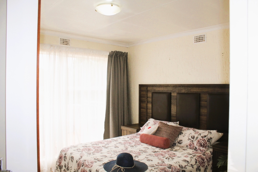 2 Bedroom Property for Sale in Vanderbijlpark SW 5 Gauteng