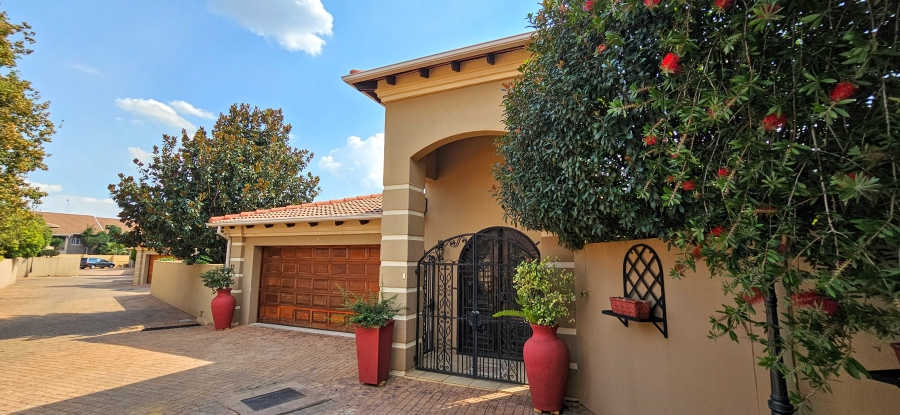 3 Bedroom Property for Sale in Three Rivers Proper Gauteng