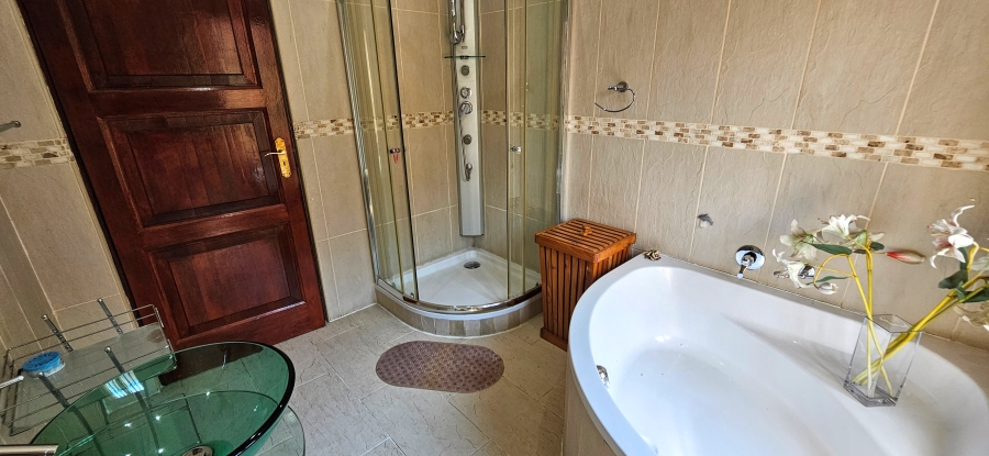 3 Bedroom Property for Sale in Three Rivers Proper Gauteng
