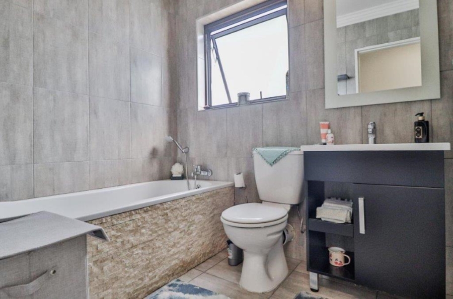 3 Bedroom Property for Sale in Marais Steyn Park Gauteng