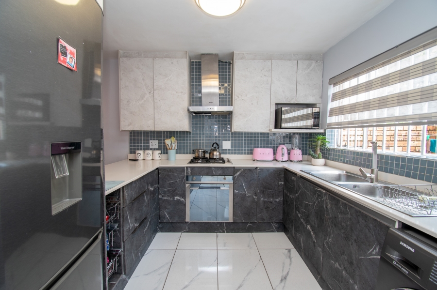 2 Bedroom Property for Sale in Sundowner Gauteng