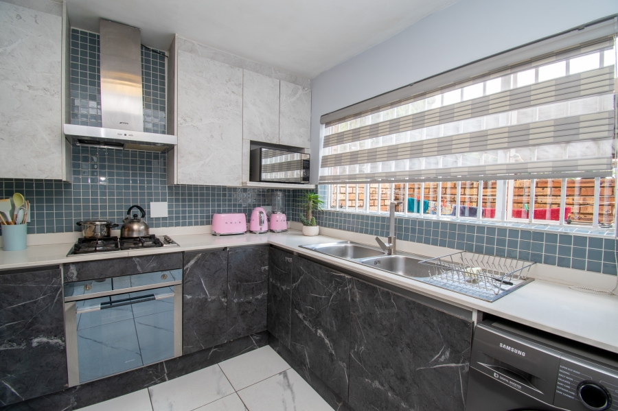 2 Bedroom Property for Sale in Sundowner Gauteng