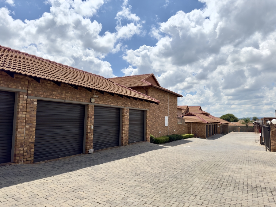 2 Bedroom Property for Sale in Silver Lakes Gauteng