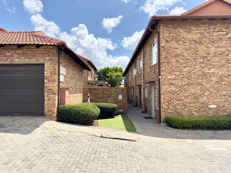 2 Bedroom Property for Sale in Silver Lakes Gauteng