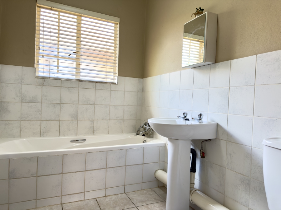 2 Bedroom Property for Sale in Silver Lakes Gauteng