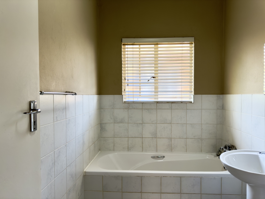 2 Bedroom Property for Sale in Silver Lakes Gauteng