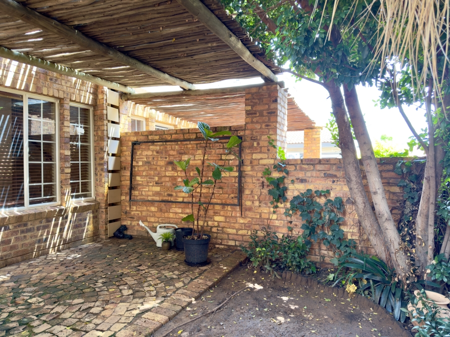 2 Bedroom Property for Sale in Silver Lakes Gauteng