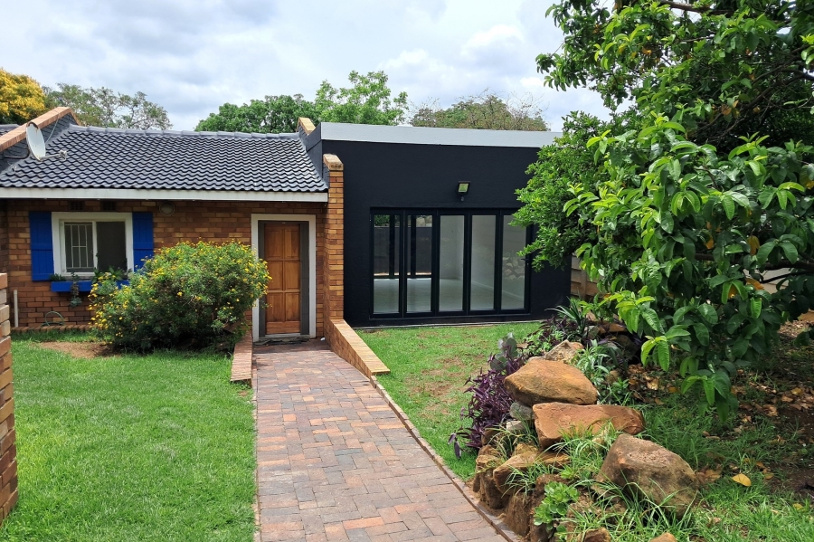 To Let 1 Bedroom Property for Rent in Fourways Gauteng