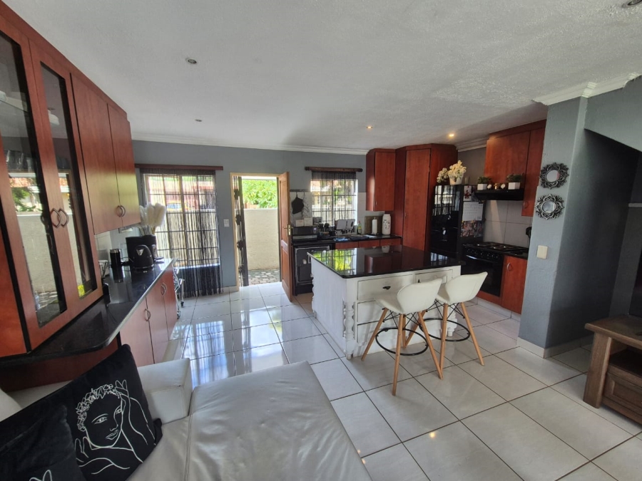 3 Bedroom Property for Sale in Annlin Gauteng