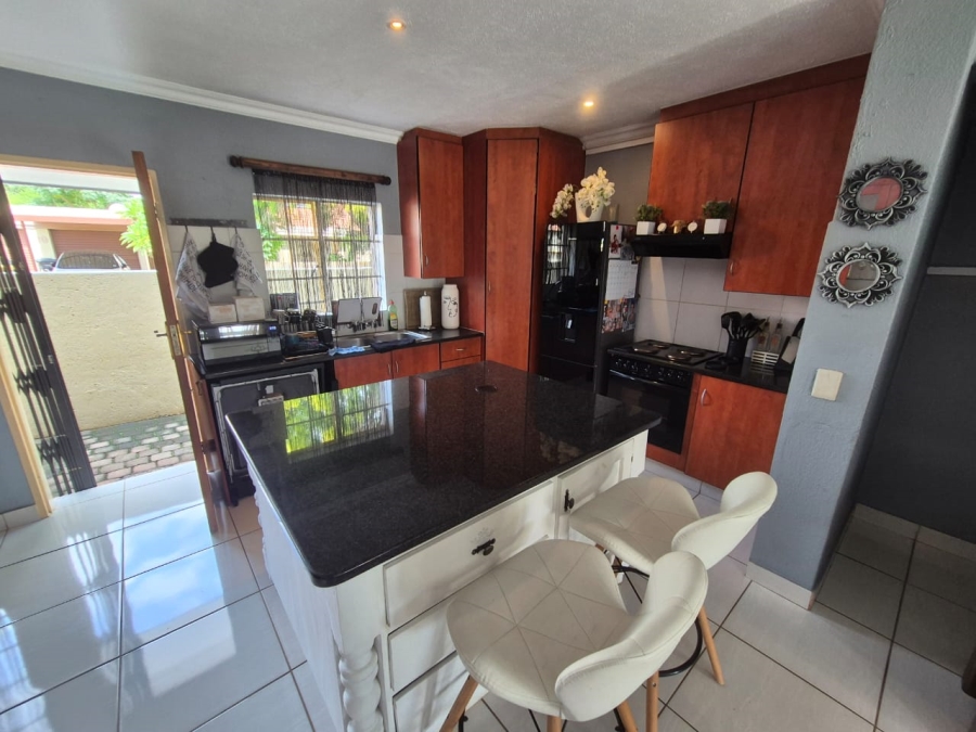 3 Bedroom Property for Sale in Annlin Gauteng