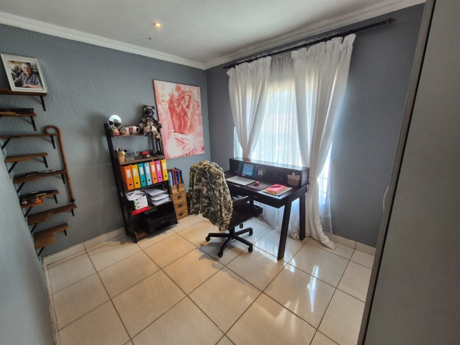 3 Bedroom Property for Sale in Annlin Gauteng