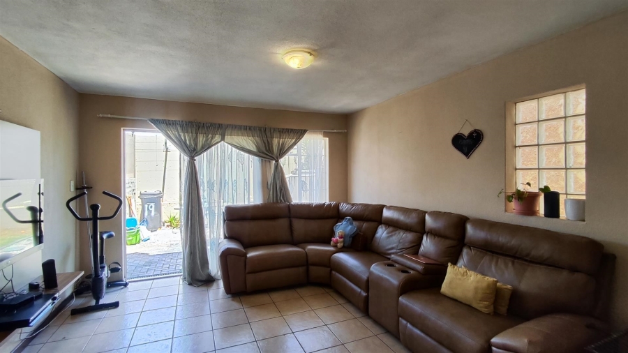 2 Bedroom Property for Sale in Birchleigh Gauteng