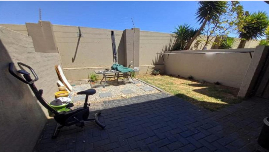2 Bedroom Property for Sale in Birchleigh Gauteng