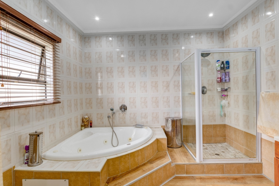 4 Bedroom Property for Sale in Marlboro Gardens Gauteng