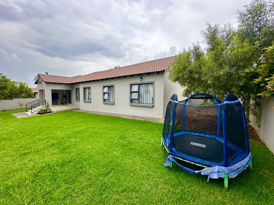 3 Bedroom Property for Sale in Thatchfield Estate Gauteng