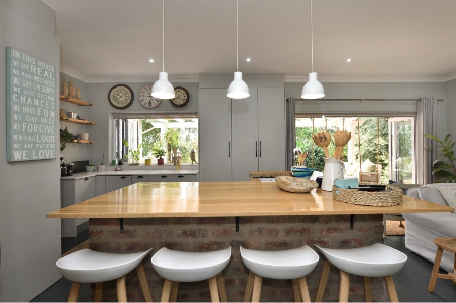 3 Bedroom Property for Sale in Lakeside Gauteng