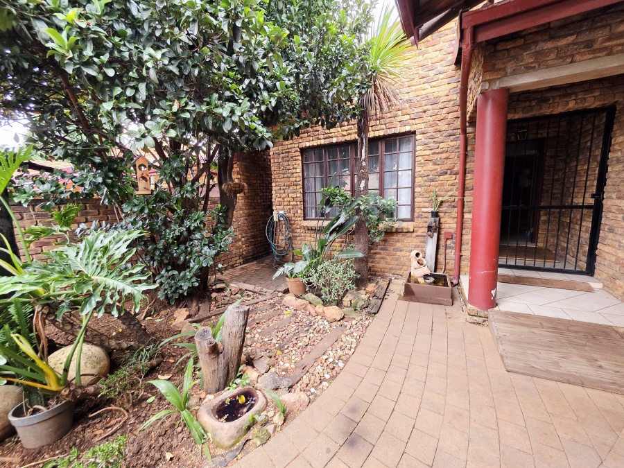 4 Bedroom Property for Sale in Moreleta Park Gauteng