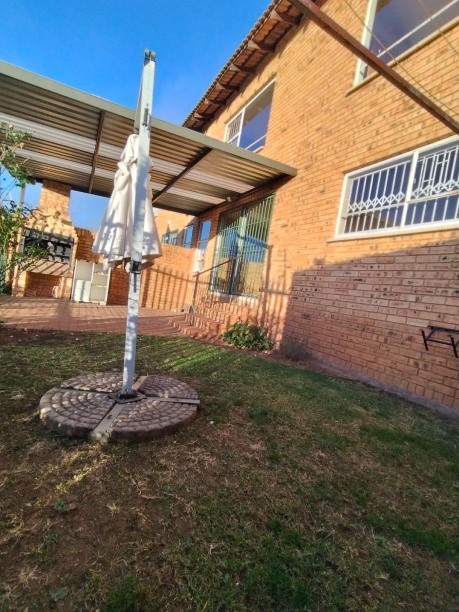 3 Bedroom Property for Sale in Rangeview Gauteng