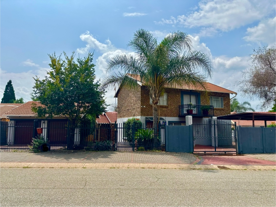 To Let 5 Bedroom Property for Rent in Wierda Park Gauteng