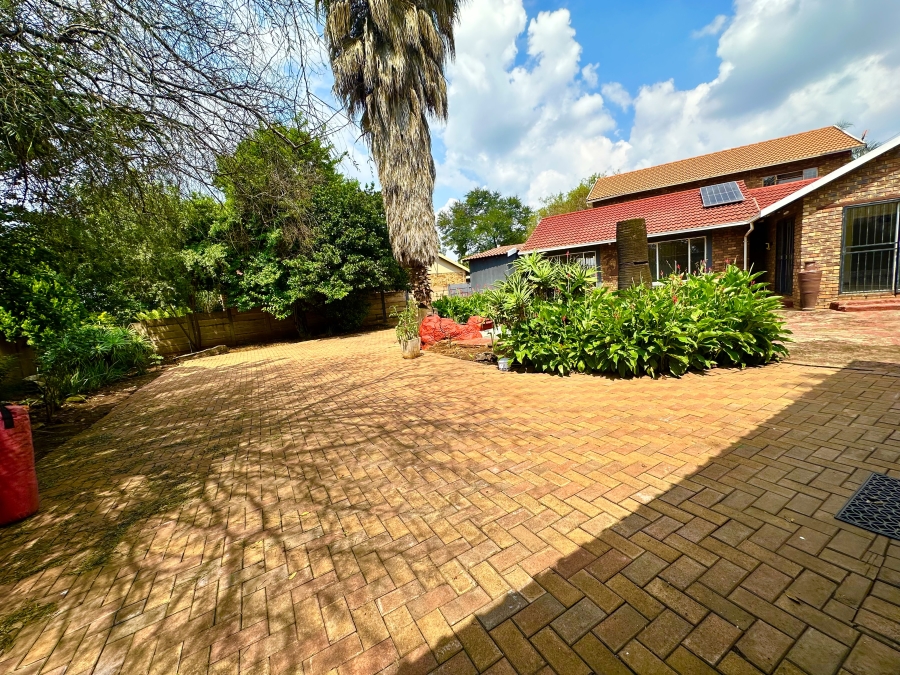 To Let 5 Bedroom Property for Rent in Wierda Park Gauteng