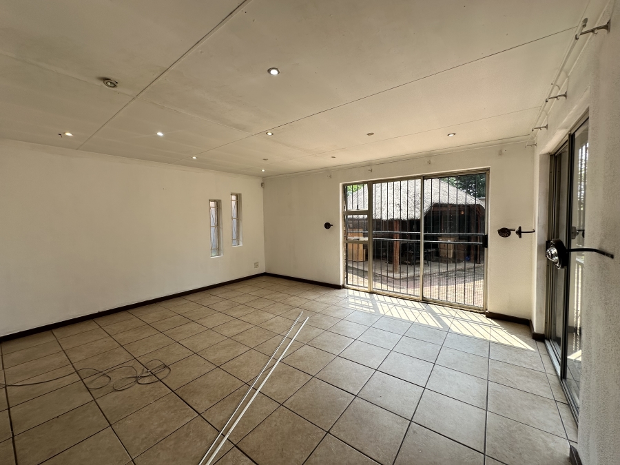 To Let 5 Bedroom Property for Rent in Wierda Park Gauteng