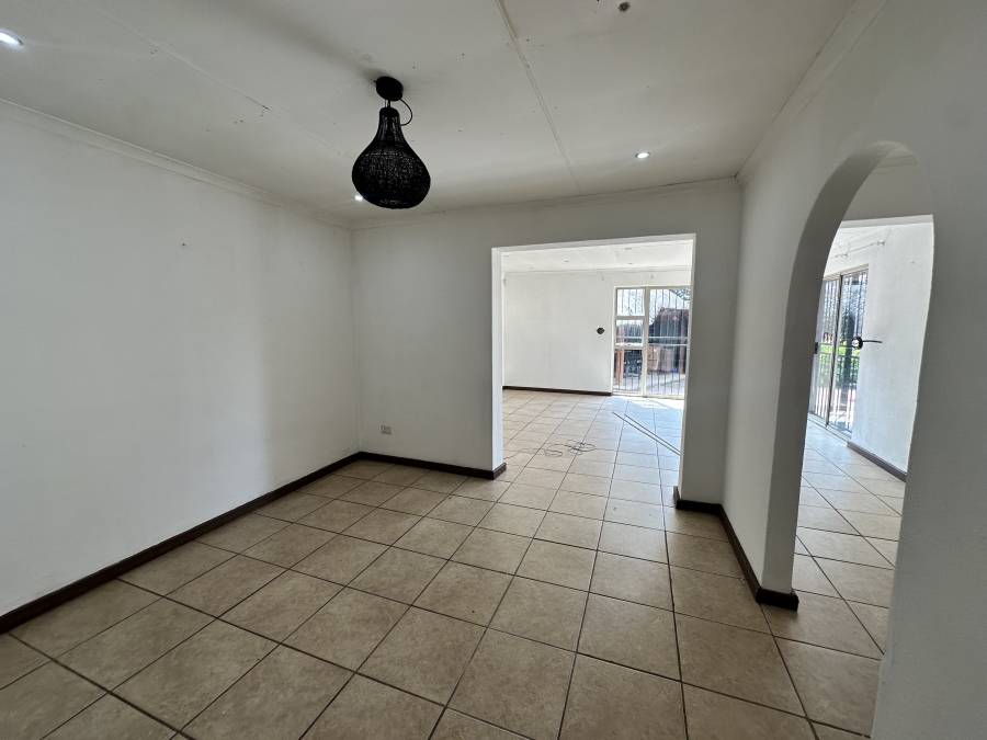 To Let 5 Bedroom Property for Rent in Wierda Park Gauteng