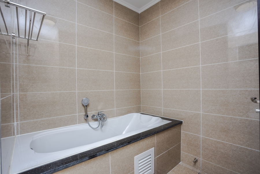 1 Bedroom Property for Sale in Blue Hills Gauteng