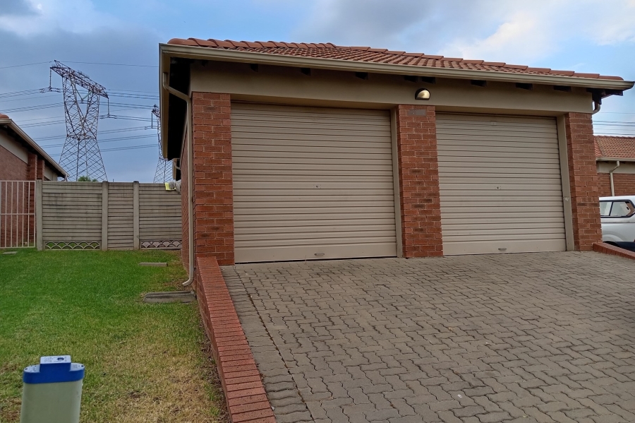 3 Bedroom Property for Sale in Thatch Hill Estate Gauteng