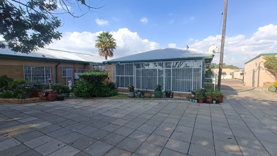 13 Bedroom Property for Sale in Wilbotsdal A H Gauteng