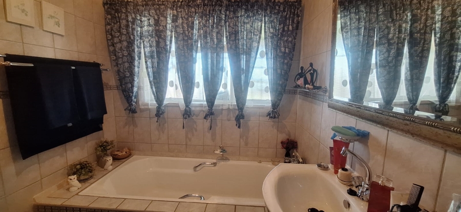 13 Bedroom Property for Sale in Wilbotsdal A H Gauteng