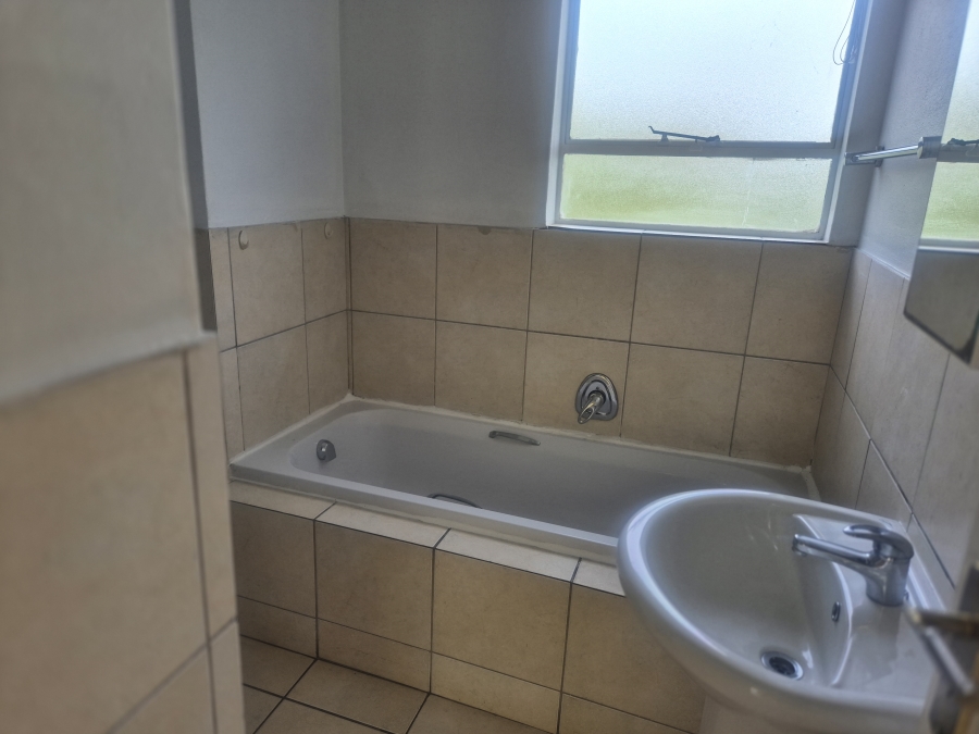 2 Bedroom Property for Sale in Buccleuch Gauteng