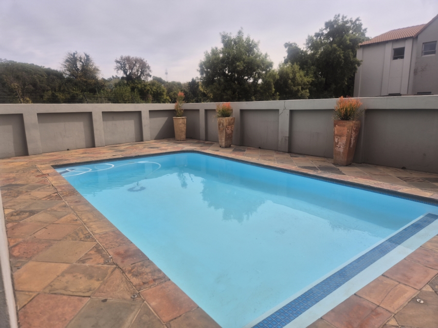 2 Bedroom Property for Sale in Buccleuch Gauteng
