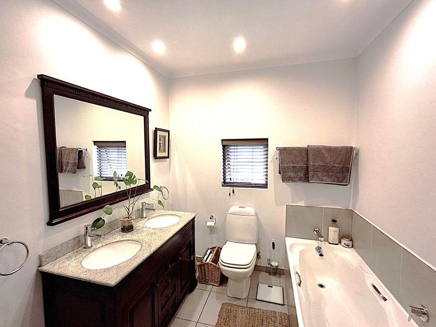 2 Bedroom Property for Sale in Dunkeld West Gauteng