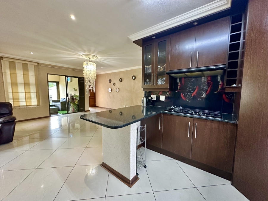 4 Bedroom Property for Sale in Thatchfield Gardens Gauteng