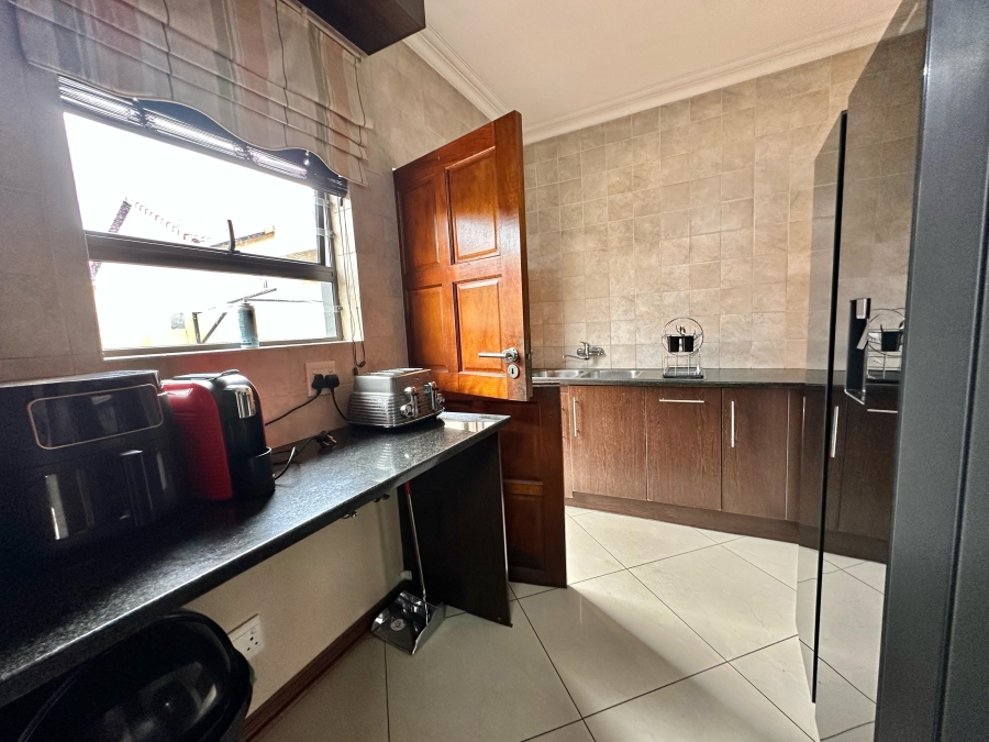 4 Bedroom Property for Sale in Thatchfield Gardens Gauteng