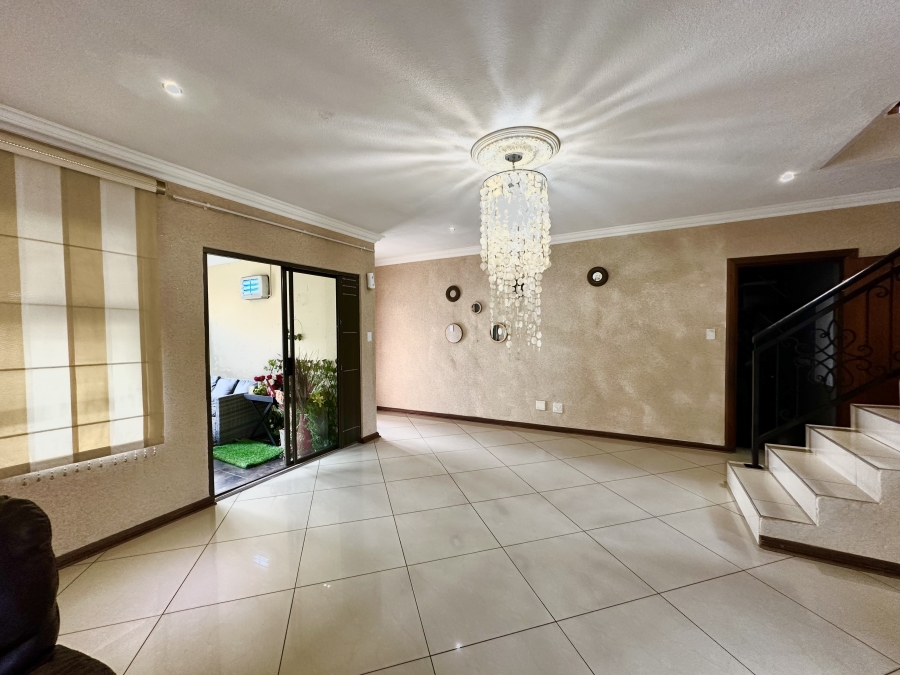 4 Bedroom Property for Sale in Thatchfield Gardens Gauteng