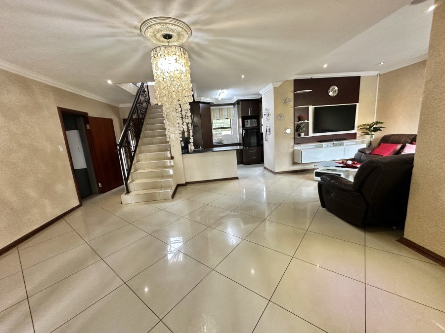 4 Bedroom Property for Sale in Thatchfield Gardens Gauteng